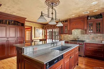 104 Grosvenor, Douglaston, NY 11363 - Photo 11