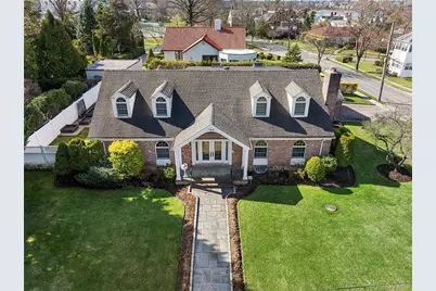 104 Grosvenor, Douglaston, NY 11363 - Photo 3