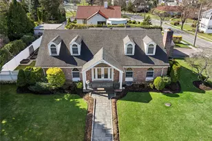 104 Grosvenor, Douglaston, NY 11363 - Photo 3