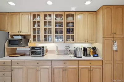 230 W Islip Road, West Islip, NY 11795 - Photo 17