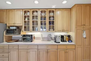 230 W Islip Rd, West Islip, NY 11795 - Photo 17