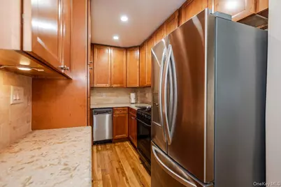 370 W Broadway #4J, Long Beach, NY 11561 - Photo 7
