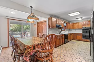 28 Sycamore Ln, Commack, NY 11725 - Photo 9