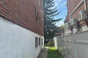 433 Howe Ave, Bronx, NY 10473 - Photo 11