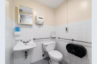 1214 Pelham Parkway S, Bronx, NY 10461 - Photo 15