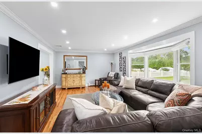 48 Fanning Avenue, Hampton Bays, NY 11946 - Photo 7