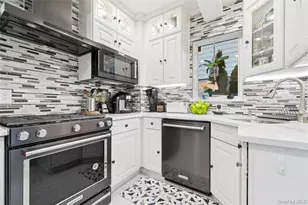 87-15 258th St, Floral Park, NY 11001 - Photo 5