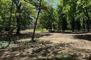 18 Bell Cir, Port Jefferson, NY 11777 - Photo 9