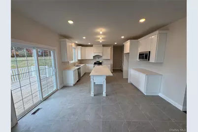 21 Dartmouth Drive, Poughkeepsie, NY 12603 - Photo 7