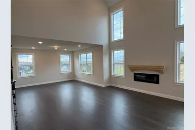 21 Dartmouth Drive, Poughkeepsie, NY 12603 - Photo 5