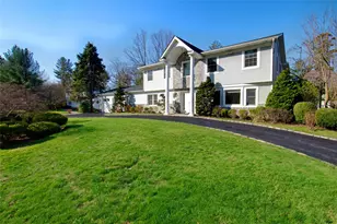 150 Hummingbird Dr, East Hills, NY 11576 - Photo 3