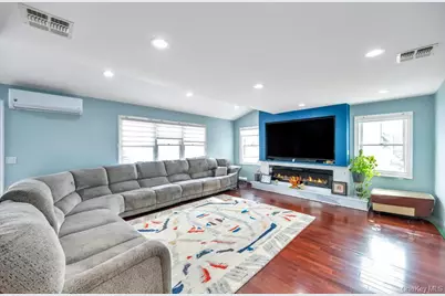 6 Garden Circle, Syosset, NY 11791 - Photo 9