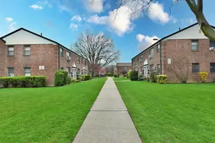 196-65 69th Ave, Fresh Meadows, NY 11365 - Photo 23