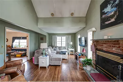 226 Sears Road, West Islip, NY 11795 - Photo 11