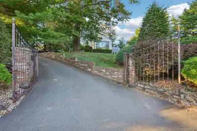 8 Abbey Road, Orangeburg, NY 10962 - Photo 3