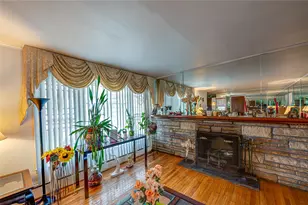 6 Frederick Ave, Freeport, NY 11520 - Photo 3