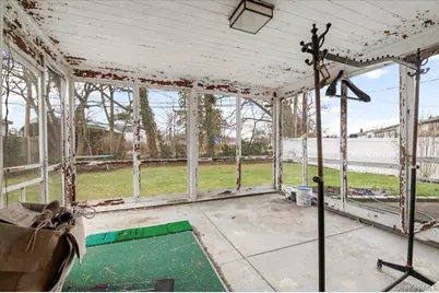 18 Hilary Lane, Westbury, NY 11590 - Photo 19