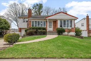 18 Hilary Ln, Westbury, NY 11590 - Photo 21