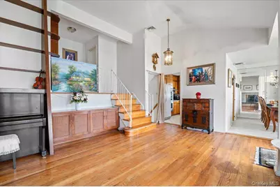 18 Hilary Lane, Westbury, NY 11590 - Photo 5