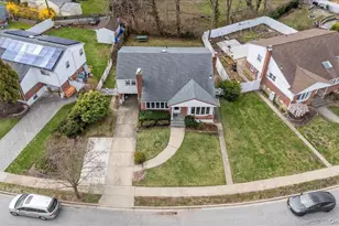 18 Hilary Ln, Westbury, NY 11590 - Photo 25