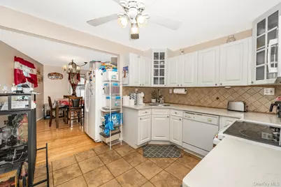 315 Cedar Court, Copiague, NY 11726 - Photo 5
