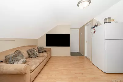 315 Cedar Court, Copiague, NY 11726 - Photo 23