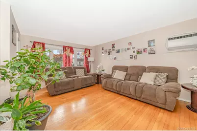 315 Cedar Court, Copiague, NY 11726 - Photo 9