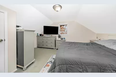 315 Cedar Court, Copiague, NY 11726 - Photo 21