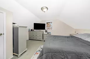 315 Cedar Ct, Copiague, NY 11726 - Photo 21