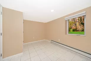 315 Cedar Ct, Copiague, NY 11726 - Photo 19