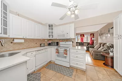 315 Cedar Court, Copiague, NY 11726 - Photo 3