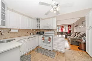 315 Cedar Ct, Copiague, NY 11726 - Photo 3