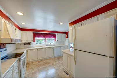 1407 Middle Road #6, Calverton, NY 11933 - Photo 11