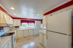 1407 Middle Rd, Calverton, NY 11933 - Photo 11