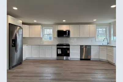 159 Washington Avenue, Wheatley Heights, NY 11798 - Photo 9