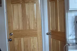 86-15 Britton Ave, Elmhurst, NY 11373 - Photo 21