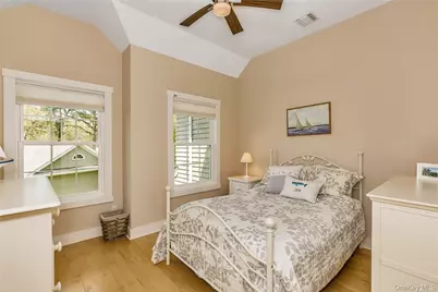 20 Canoe Place Road #8, Hampton Bays, NY 11946 - Photo 11