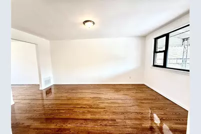 1031 E 215th St, Bronx, Ny, Bronx, NY 10469 - Photo 3