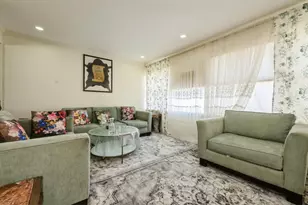 7 Bunker Ln, Hicksville, NY 11801 - Photo 7