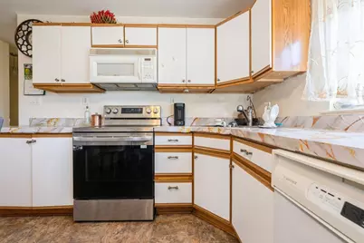 7 Bunker Lane, Hicksville, NY 11801 - Photo 13