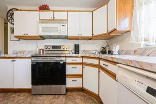 7 Bunker Ln, Hicksville, NY 11801 - Photo 13