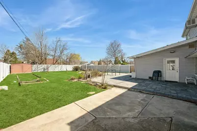 7 Bunker Lane, Hicksville, NY 11801 - Photo 15