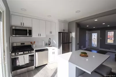 14A Earl Place, Amityville, NY 11701 - Photo 15