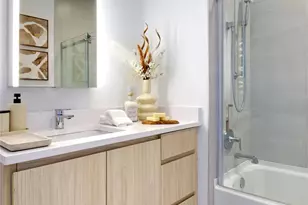 333 Warner Ave, Roslyn, NY 11576 - Photo 11