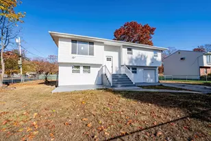 55 Glenmalure St, Amityville, NY 11701 - Photo 5