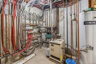 8 Hilltop Dr, Bayville, NY 11709 - Photo 37