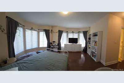 337 Park Crescent, College Point, NY 11356 - Photo 11