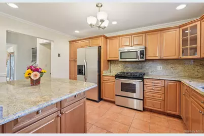 808 Wolfs Lane, Pelham, NY 10803 - Photo 13