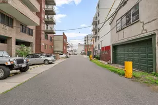 1114 Banner Ave, Brooklyn, NY 11235 - Photo 19