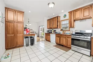 30 Melio Bettina Pl, Beacon, NY 12508 - Photo 3